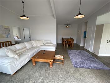 Experience a Kiwi beach holiday here, a couple of minutes walk to the sand - Whangaparaoa