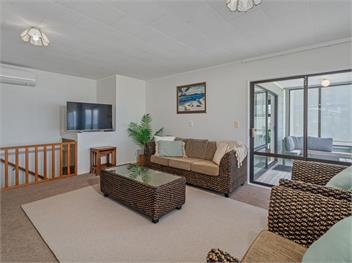 Jack and Enids Whangamata Beach House - Whangamata
