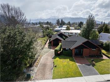 Matai by the Lake (Bachcare) - Te Anau
