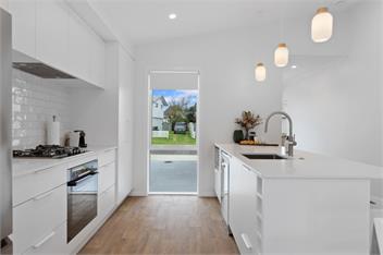 Perfect Papamoa Beach Bach - Tauranga