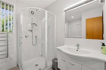 Lakeside Serenity (Bachcare) - Wanaka