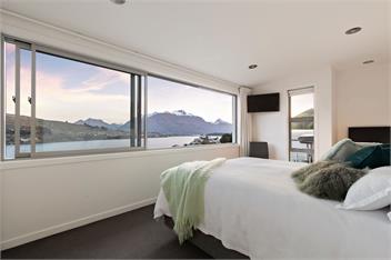 Lake Views on De La Mare Place, 3 BDR, Free Wi-Fi - Queenstown