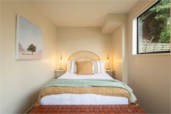 QT Paradise: Panoramic Views & Elegant Comfort - Queenstown