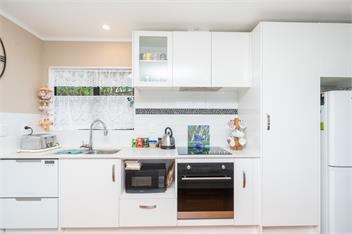 Comfy Raglan Base — Walk to Beach & Village - Roberts St - Family home (Upstairs) - Raglan