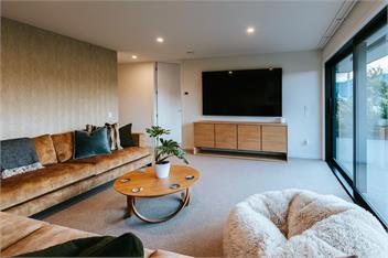Korari House | Lake Views | Close to Town Centre | Sleeps 10 - Wanaka