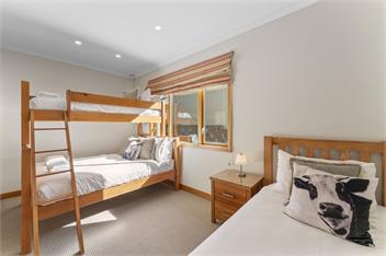 Omaio - TAUPO - Indoor Heated Pool, Spa Pool, Cinema Room, Lake Views - Taupo