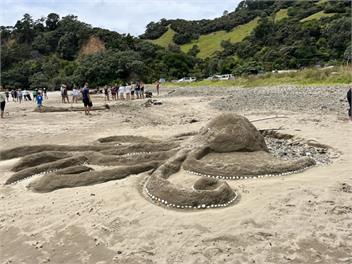 Kneedeep - Beach front escape! -