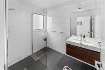 MODERN HILL TOP HOUSE | Amazing Views & Space | Sleeps 10 -