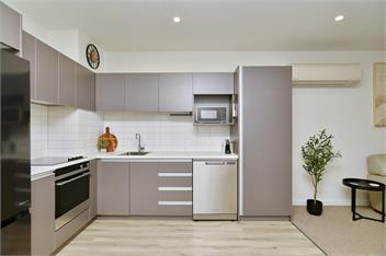 Stadium Central 2 – Modern CBD Stay w/ Secure Entry - 