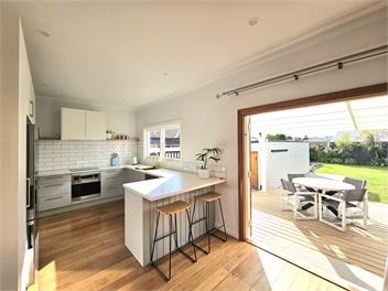 Chic Nelson City Escape - 
