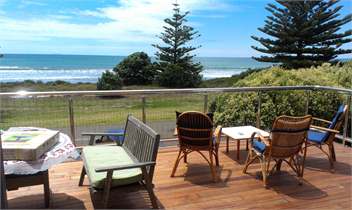 Beach Front House and Studio Unit - ohope