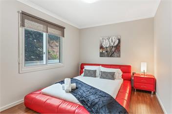 Large Home with Privacy and Views, Sleeps 12 - Melbourne