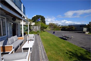 Olde Beach Bliss (+ tennis court) - Waikanae