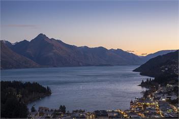 Villa de Luxe | Stunning Location + Spa Pool - Queenstown