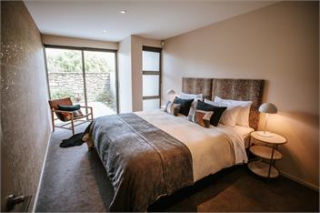Lake Edge - Sleeps 6 - Lake & Mountain Views - Central Location - Wanaka