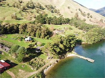 Kina Hut - Stay Anakoha - marlborough sounds