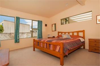 Surf Beach Views (Bachcare) - Whangamata