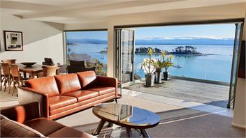 'Harbour View - Two' - Nelson Waterfront Apartment - Nelson