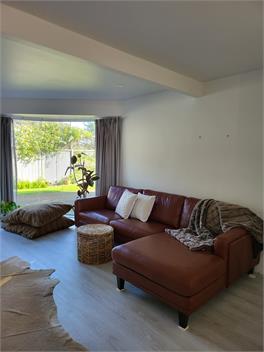 BEACH HAVEN APARTMENT. No road to cross to the beach. - 