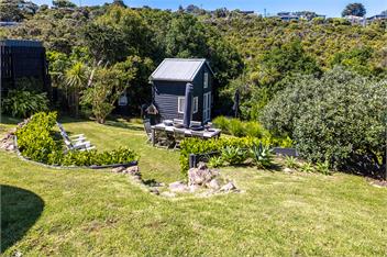 Relax on Newton - Waiheke Island 1081