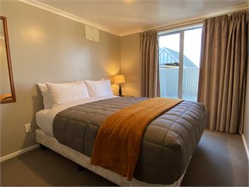Family Apartment with Mountain Views - Twizel