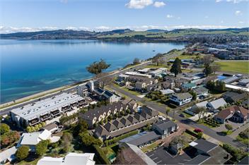 Taupo Central Apartment - 2 Bdrm, So close to LAake & Town - Taupo
