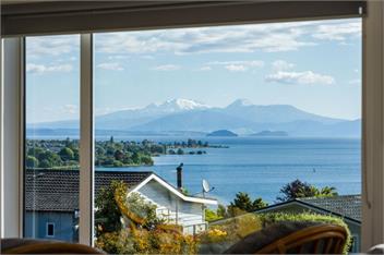 Scenic Lake Views (Bachcare) - Taupo