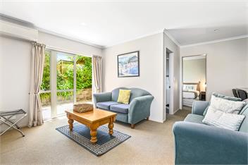 Top of the Lake - Spa Pool, Lake Views, Central to town - Taupo