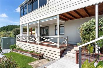 Onemana Retreat - Self contained unit with Outdoor Bath and Sea Views! - Whangamata