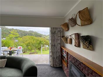 Retro Russell Retreat (Bachcare) - Russell