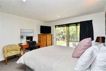 Stay at Puhara - Parklands Getaway - Christchurch