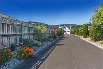 Casa Bella - Nelson City Holiday Home - The Wood, Nelson