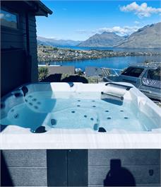 Stunning Lake and Mountain Views - Queenstown