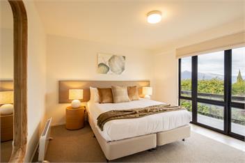 QT Paradise: Panoramic Views & Elegant Comfort - Queenstown