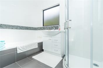 Comfy Raglan Base — Walk to Beach & Village - Roberts St - Family home (Upstairs) - Raglan
