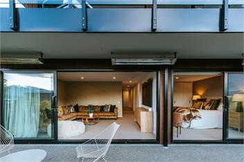 Korari House | Lake Views | Close to Town Centre | Sleeps 10 - Wanaka