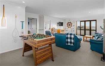 Pukehina Beach. Accommodating 19 guests. - Tepuke