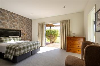 Dalefield Hideaway | Hot Tub & Mountain Views - 