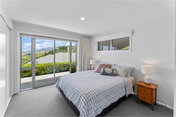 MODERN HILL TOP HOUSE | Amazing Views & Space | Sleeps 10 -