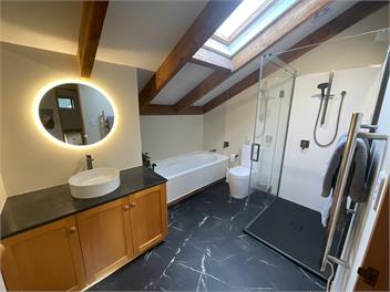 70 Chalet Cres -