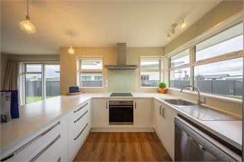Fiordland Getaway (Bachcare) - 
