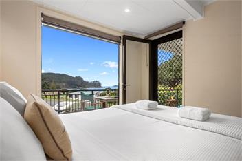 Sandy Feet Beach House - right across from Onemana Beach - 