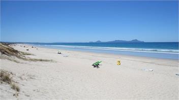 Waipu Cove Kiwi Bach! Mins from the beach! - Whangarei