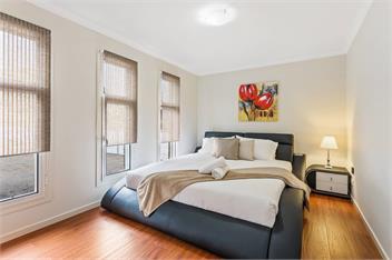 Large Home with Privacy and Views, Sleeps 12 - Melbourne