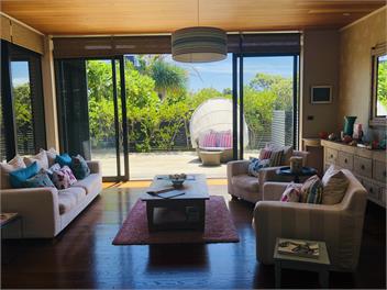 **Omaha Beach- Stylish Sun Filled Luxury Bach** - Auckland