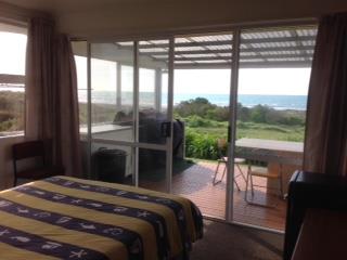 LOWES RETREAT (ON the Beach) - Opotiki