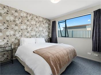 Mount Iron Magic (Bachcare) - Wanaka