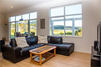 Waterfront Wonder (Bachcare) - Matarangi