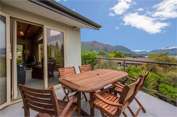Retro Ski Lodge (Bachcare) - Wanaka