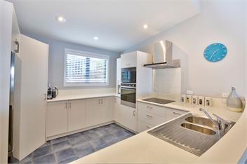 Central Water Views (Bachcare) - Queenstown